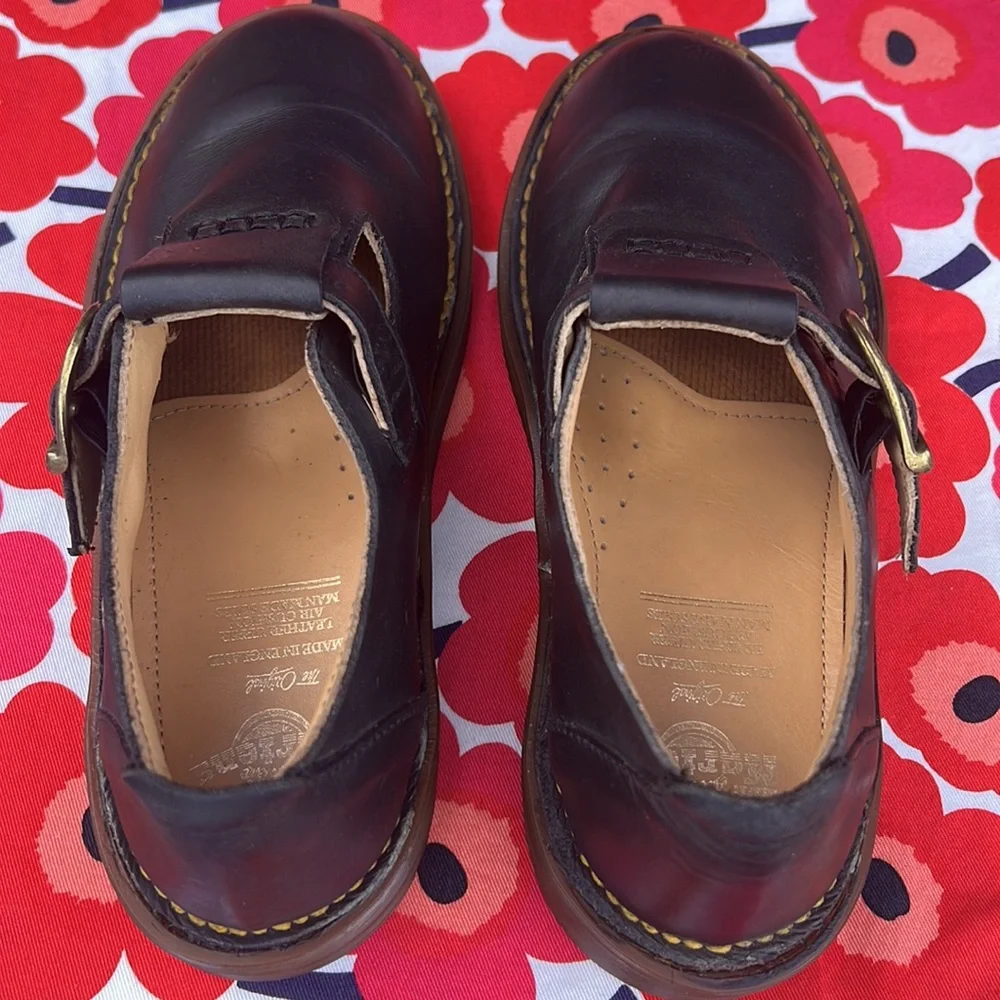 🏴󠁧󠁢󠁥󠁮󠁧󠁿 Vintage Dr. Martens MIE Matte Black T-Strap Mary Jane UK 6